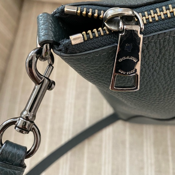 Excellent condition Coach Prairie leather bag - Picture 6 of 8